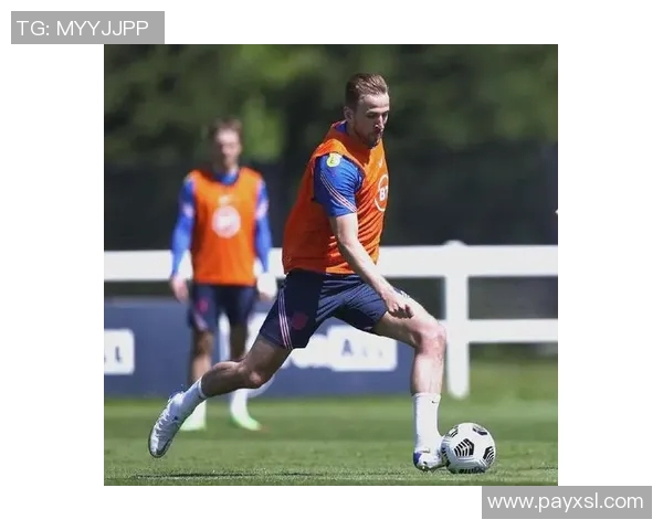 凯恩的传奇之路：从足球天才到世界级教练的蜕变与荣耀